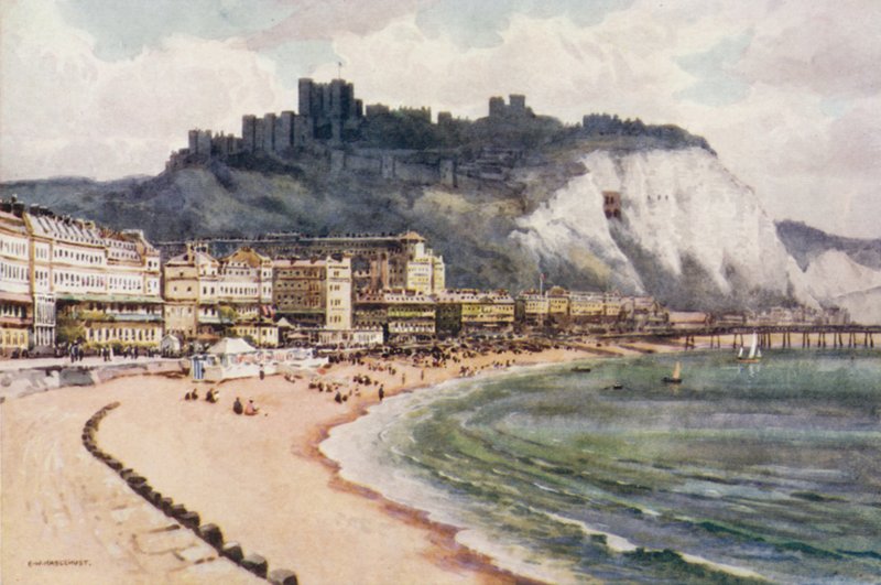 Dover Castle en Marine Parade door Ernest William Haslehust