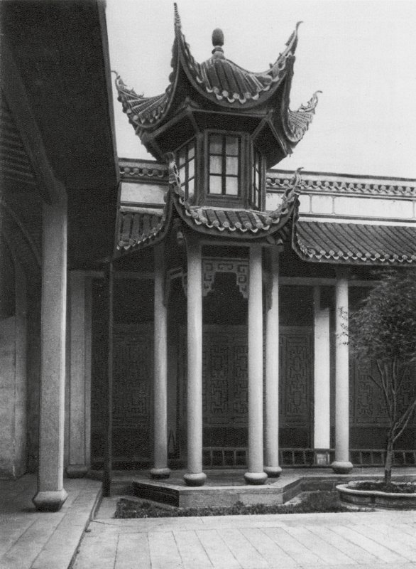 Changshafu, Chen kia tze tang, Hunan, voorouderlijke tempel van de familie Chen, Klokkentoren in de hoofdzaal door Ernst Boerschmann