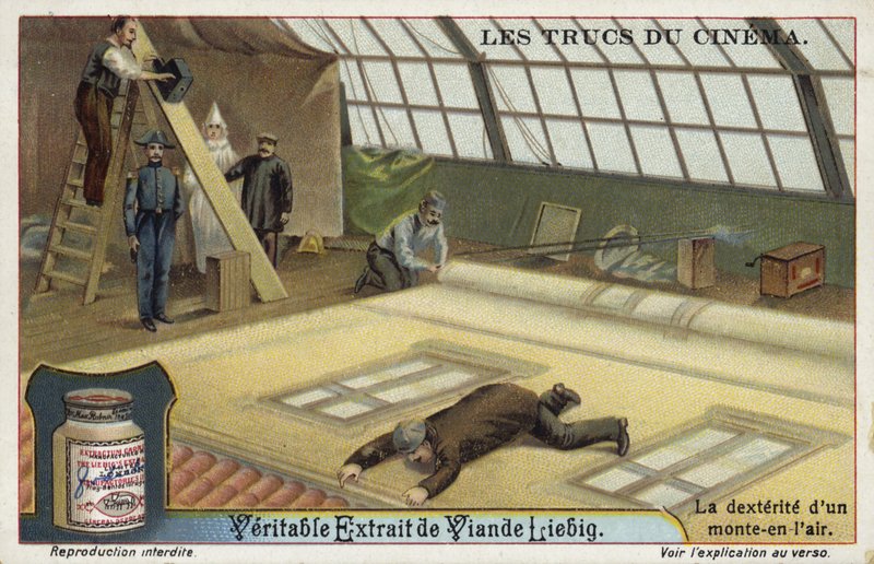 Een man filmen die een muur beklimt door European School
