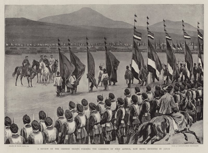 Een Recensie van de Chinese Troepen die het Garnizoen van Port Arthur vormen, nu belegerd door Japan door Frank Dadd