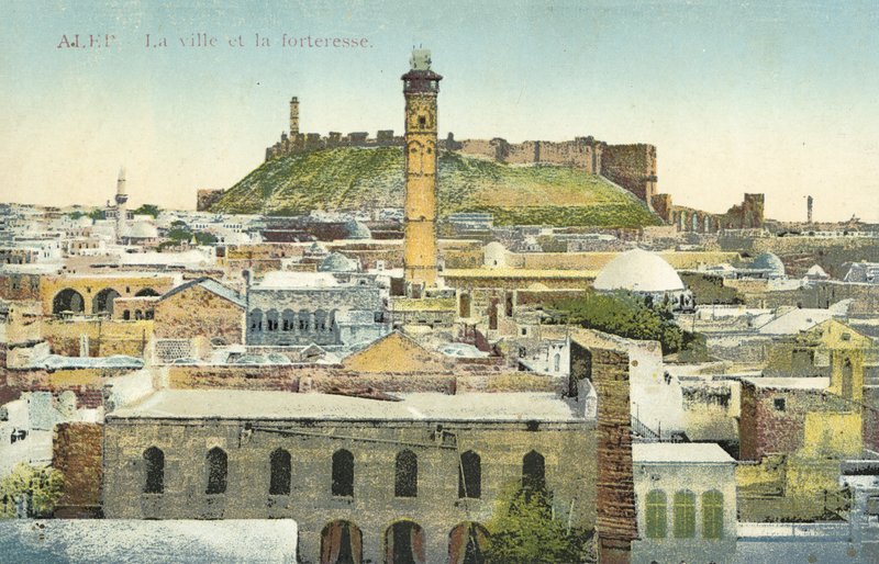 Aleppo, Syrië, De stad en het fort door French Photographer