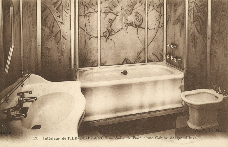Badkamer van een luxe hut aan boord van de Franse oceaanstomer Ile de France door French Photographer