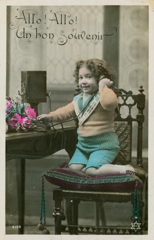 Kind aan de telefoon door French Photographer