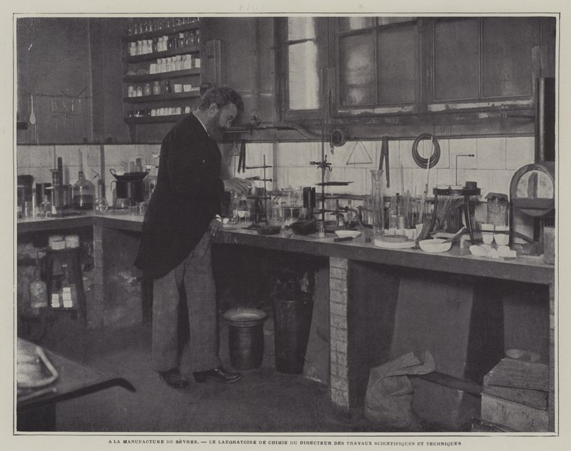 Directeur van Wetenschappelijke en Technische Werken in het scheikundelaboratorium van de Sevres porseleinfabriek, Frankrijk door French Photographer