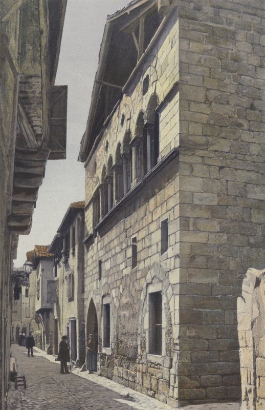 Figeac, Huis uit de 13e eeuw (Rue Hortabadial) door French Photographer
