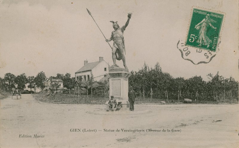 Gien (Loiret), standbeeld van Vercingetorix door French Photographer