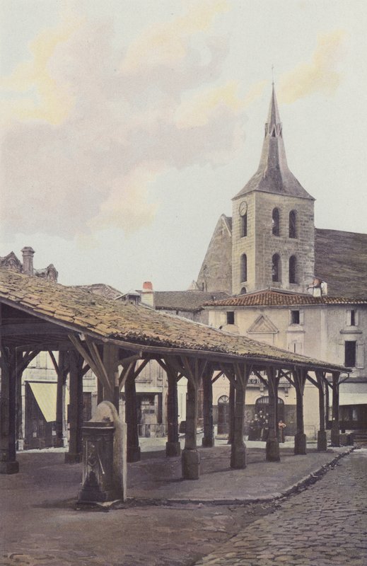 Guîtres, Oude hal en klokkentoren van de kerk door French Photographer