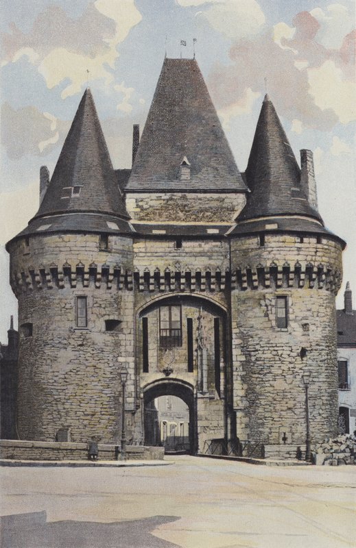La Ferte-Bernard, Stadspoort, ingangszijde (Stadhuis) door French Photographer