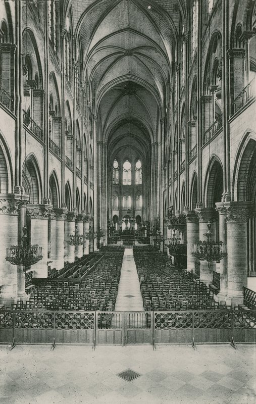Het Schip van de Notre-Dame Kerk door French Photographer