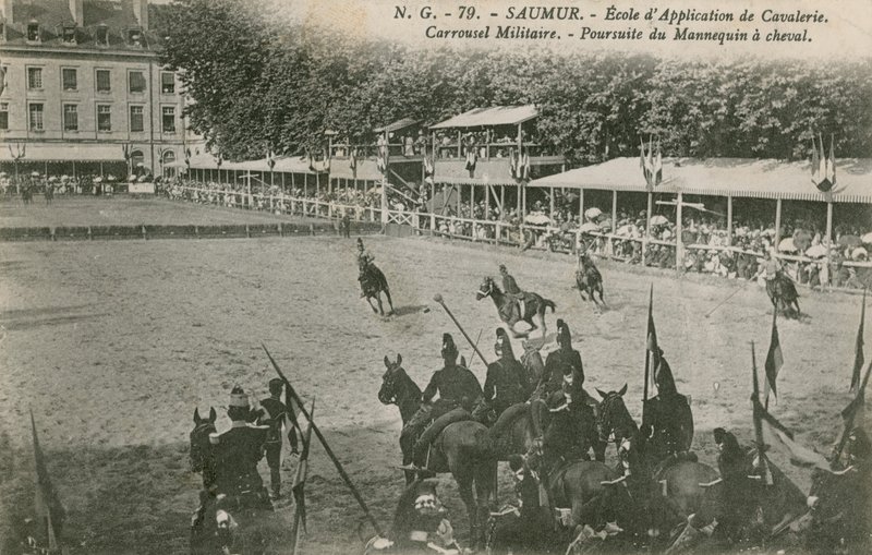 Parade bij de Cavalerieschool in Saumur. Ansichtkaart verzonden in 1913 door French Photographer