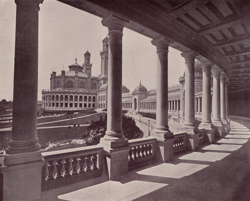 Parijs: Circulaire Galerij van het Trocadéro-paleis door French Photographer