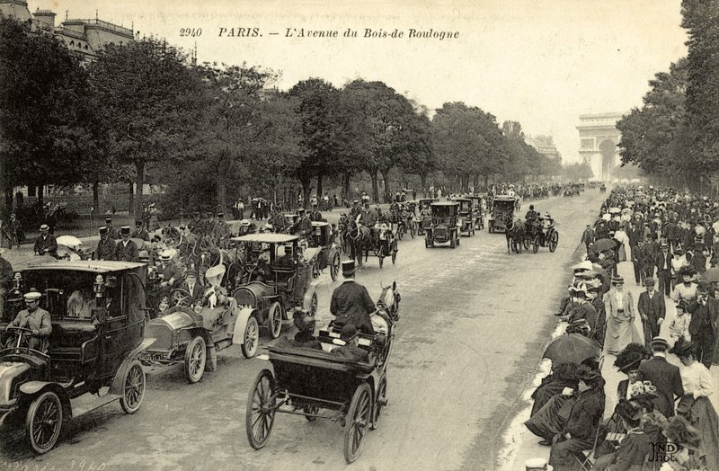 Parijs, de Avenue Du Bois De Boulogne door French Photographer