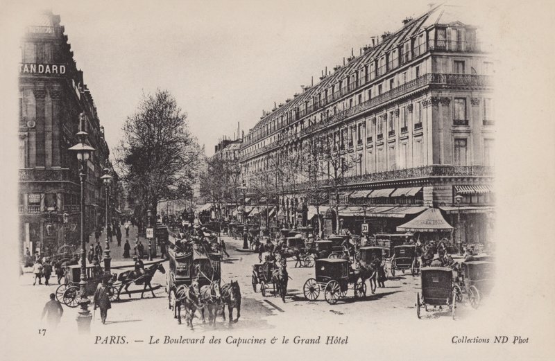 Parijs, Le Boulevard Des Capucines, Le Grand Hotel door French Photographer