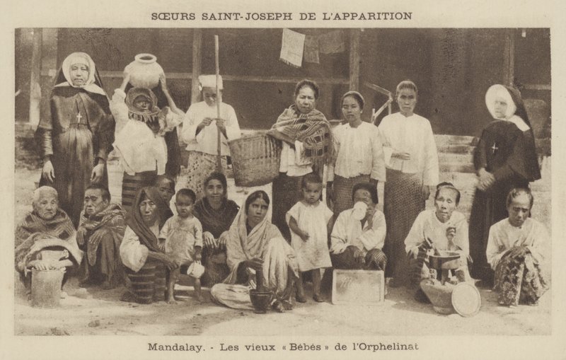 Bewoners van een weeshuis gerund door de Zusters van St. Joseph, Mandalay, Birma door French Photographer