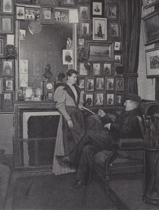 Kamer in het Palais Garnier in Parijs gevuld met portretten van artiesten door French Photographer