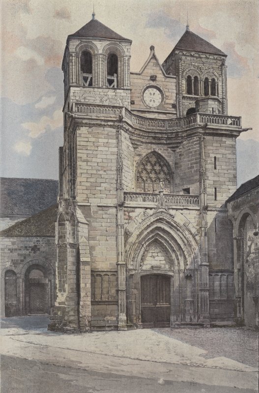 Souvigny, Kerk, Westgevel door French Photographer