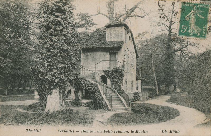 De molen bij Hameau de la reine, een rustiek toevluchtsoord gebouwd voor Marie Antoinette in het park van het Kasteel van Versailles nabij de Petit Trianon door French Photographer