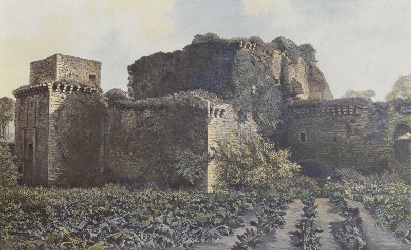 Tiffauges, Ruïnes van het Kasteel, Uitzicht vanaf de binnenplaats door French Photographer