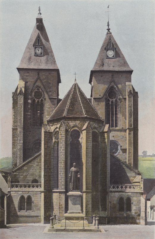 Varzy, Kerk, Apsis en klokkentorens door French Photographer