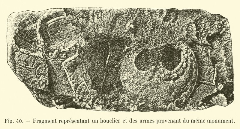 Fragment dat een schild en wapens voorstelt, afkomstig van hetzelfde monument door French School