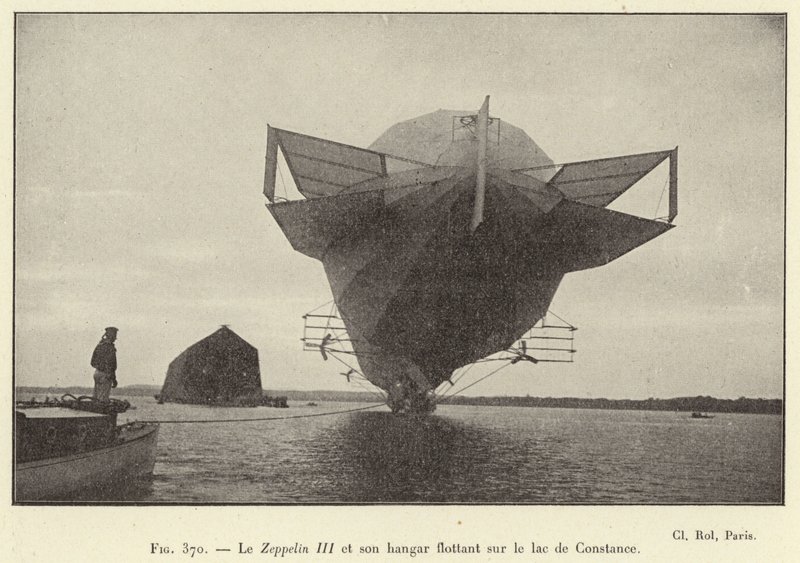 De Zeppelin III en zijn drijvende hangar op het Bodenmeer (gravure) door French School