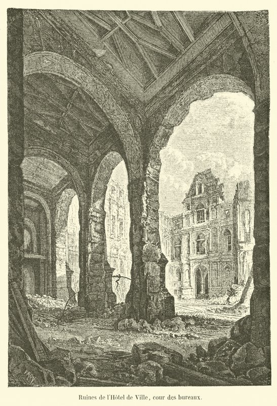 Ruïnes van het stadhuis, binnenplaats van de kantoren door French School