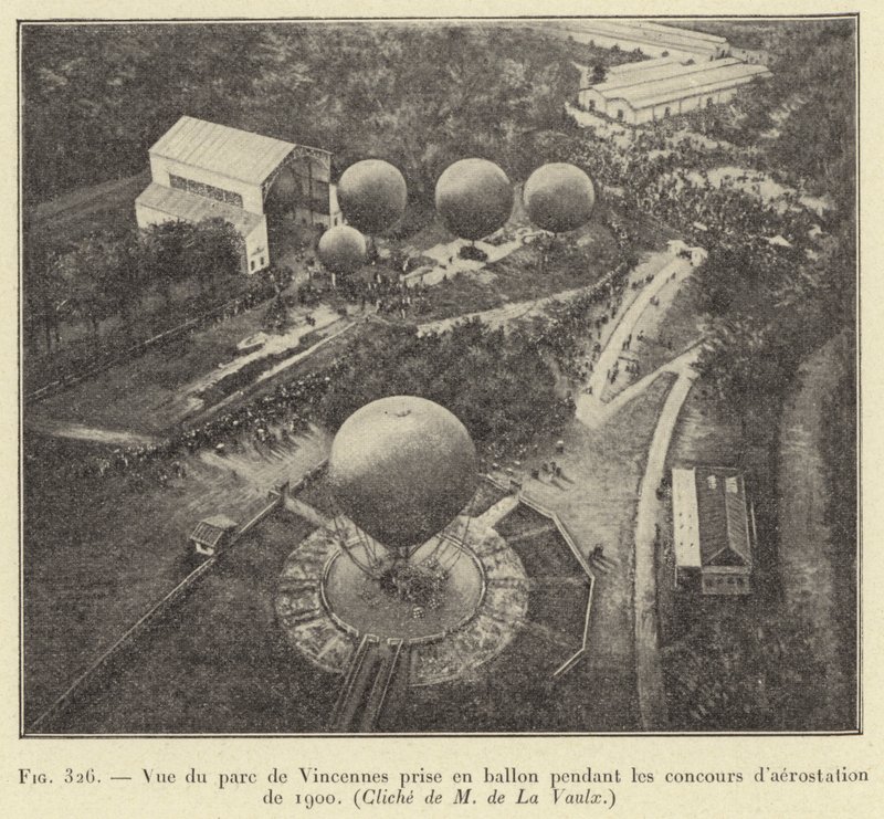 Uitzicht op het park van Vincennes genomen vanuit een ballon tijdens de luchtvaartwedstrijden van 1900 door French School