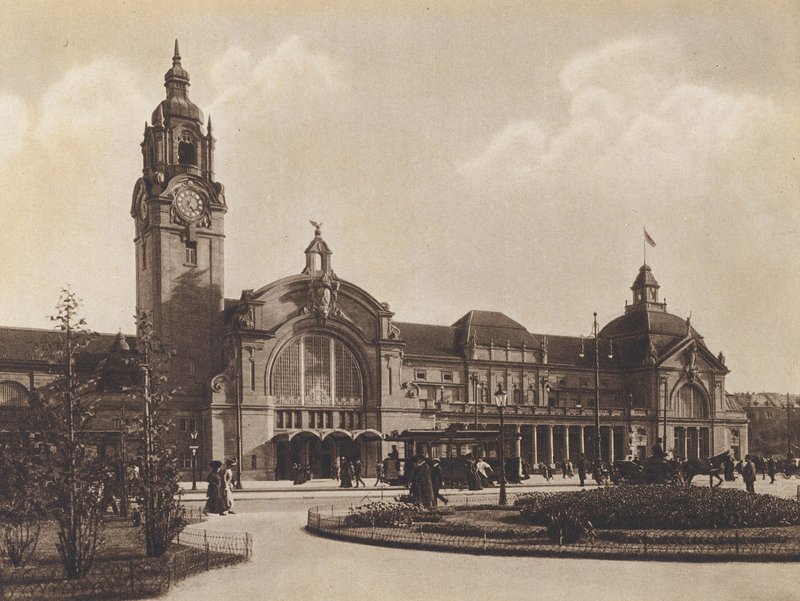 Wiesbaden, Hauptbahnhof door German Photographer