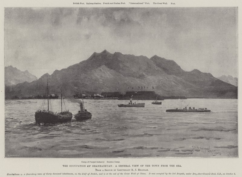 De Bezetting van Shanhaikuan, een algemeen uitzicht op de stad vanaf de zee door Henry Charles Seppings Wright