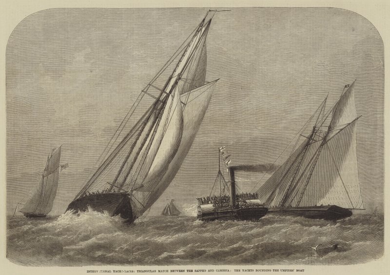 Internationale jachtraces, driehoekswedstrijd tussen de Sappho en Cambria, de jachten ronden de scheidsrechterboot door Henry Spernon Tozer