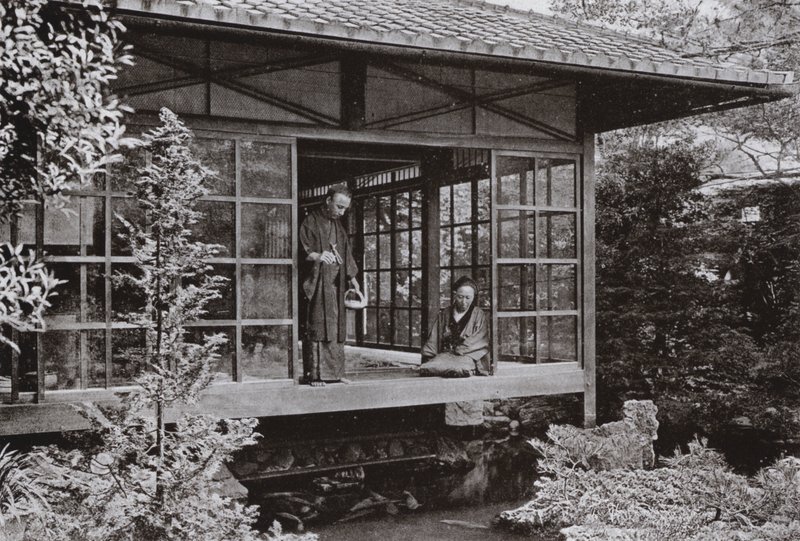 Namikawa San voedt Zijn Karpers door Herbert Ponting