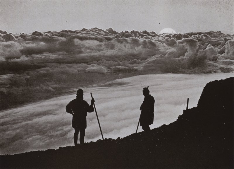 Zonsondergang vanaf de top van Fuji door Herbert Ponting