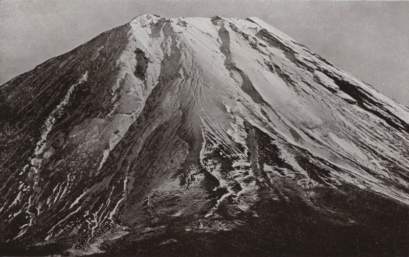 De Top van Fuji, een Telefoto vanuit Shoji door Herbert Ponting