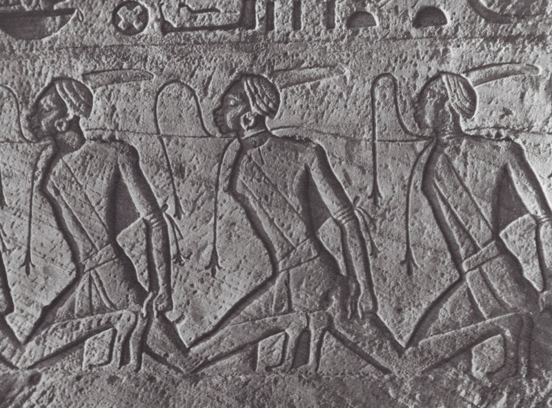 Afrika: Egyptisch reliëf, transport van gevangenen, in Nubië door Hugo Adolf Bernatzik