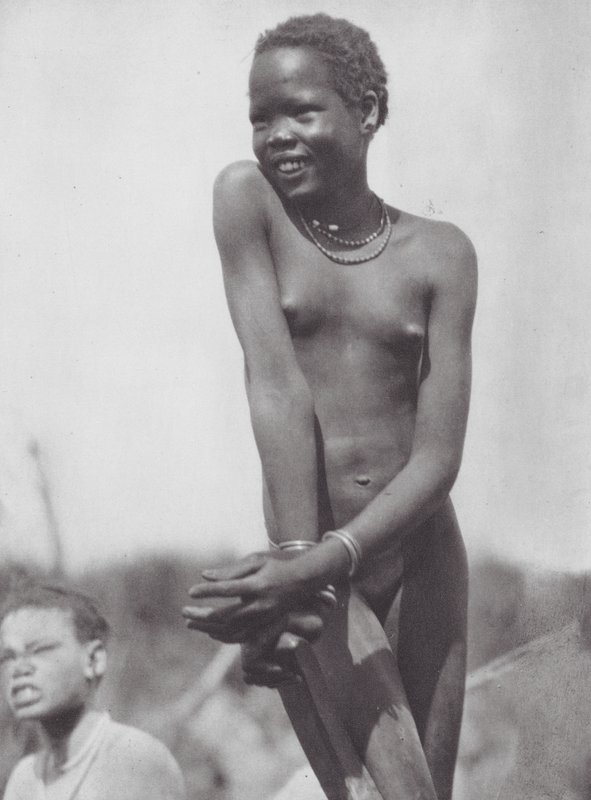 Afrika: Nuer meisje door Hugo Adolf Bernatzik