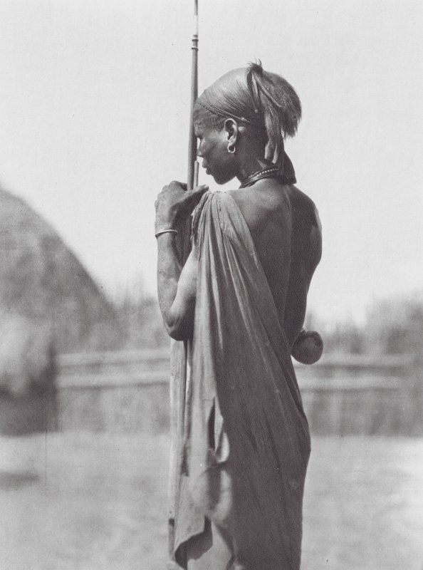 Afrika: Nuer in Shilluk-kleding door Hugo Adolf Bernatzik