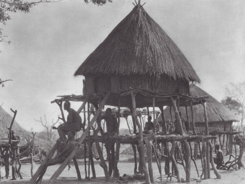 Afrika: Paalwoningen van de oostelijke Djur door Hugo Adolf Bernatzik
