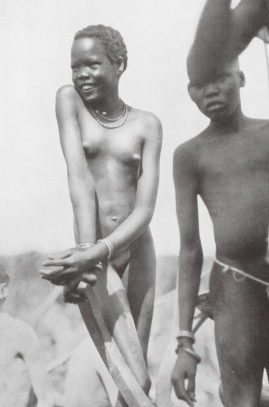 Nuer, meisje en jongen door Hugo Adolf Bernatzik