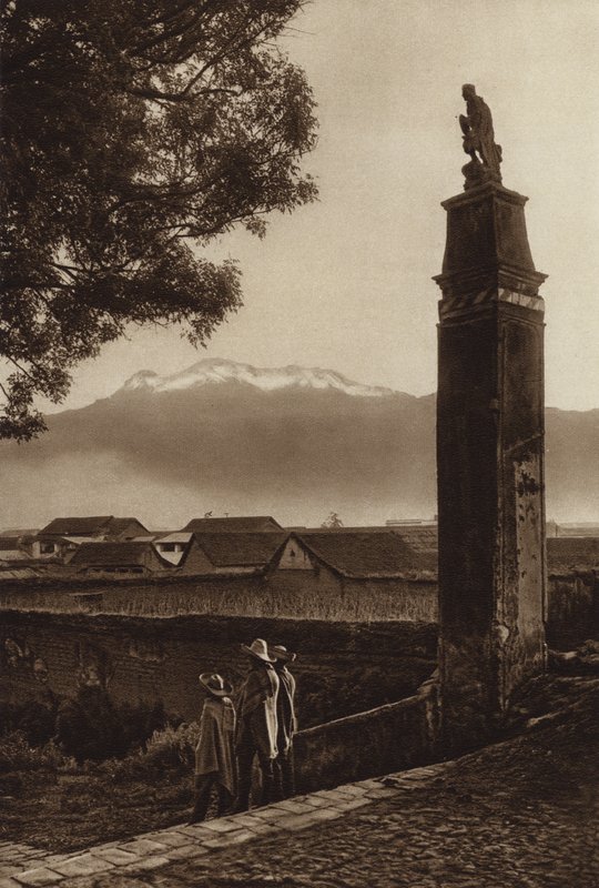 Mexico: Amecameca met Iztaccihuatl (z/w foto) door Hugo Brehme