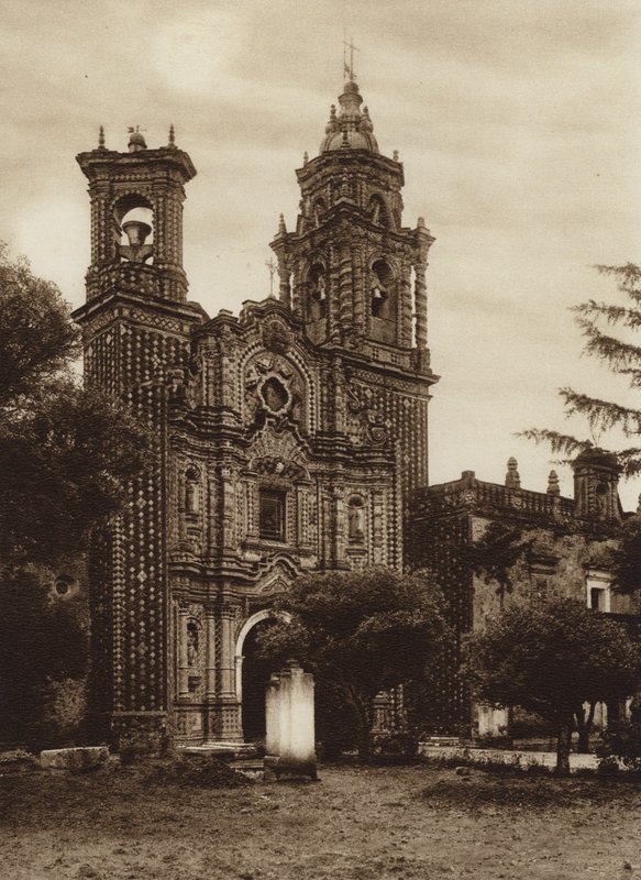 Mexico: Kerk van San Francisco, vooraanzicht (z/w foto) door Hugo Brehme