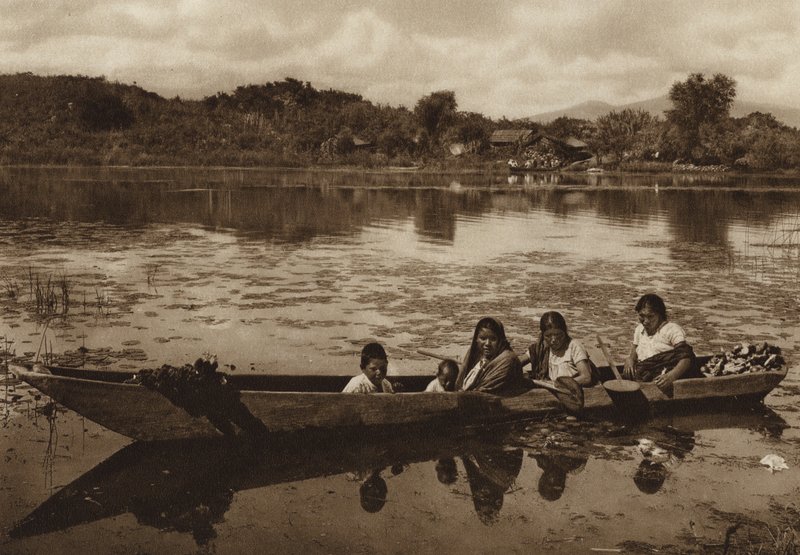 Mexico: Laguna de Patzcuaro (z/w foto) door Hugo Brehme