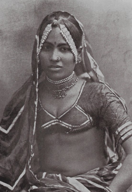 Bombay / Mumbai: Een Marwar Lady (z/w foto) door Indian photographer