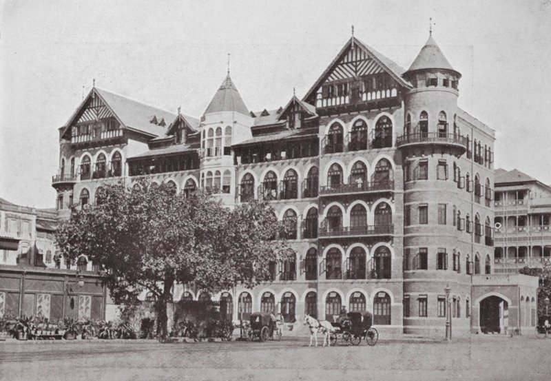 Bombay / Mumbai: De woonkamers van de Royal Bombay Yacht Club (z/w foto) door Indian photographer