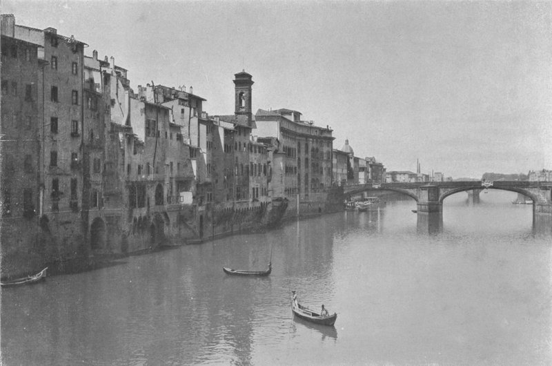 Florence, Uitzicht op de Arno met de S Trinita Brug door Italian Photographer