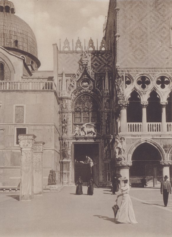 Porta Della Carta door Italian Photographer