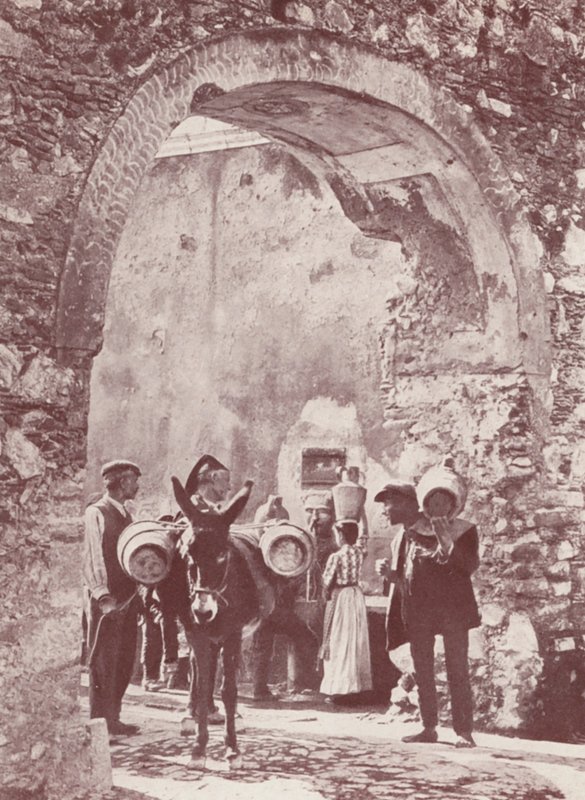 Sicilië: Een oude poort, Taormina (z/w foto) door Italian Photographer