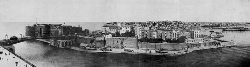 Taranto, Panorama door Italian Photographer