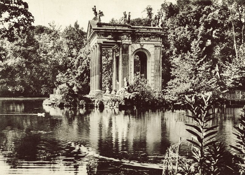 Tempel aan het meer van Villa Borghese door Italian Photographer