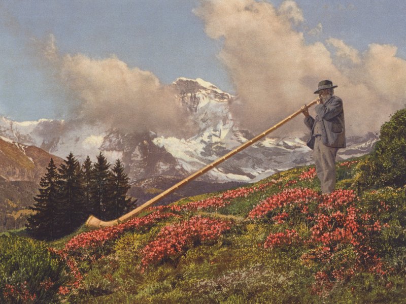Zwitserland: Een Alphornblazer, de Jungfrau op de achtergrond door Jean Gaberell