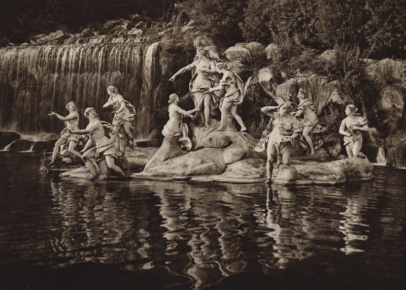 Italië: Caserta, Gruppo di Diana, in het park door Kurt Hielscher